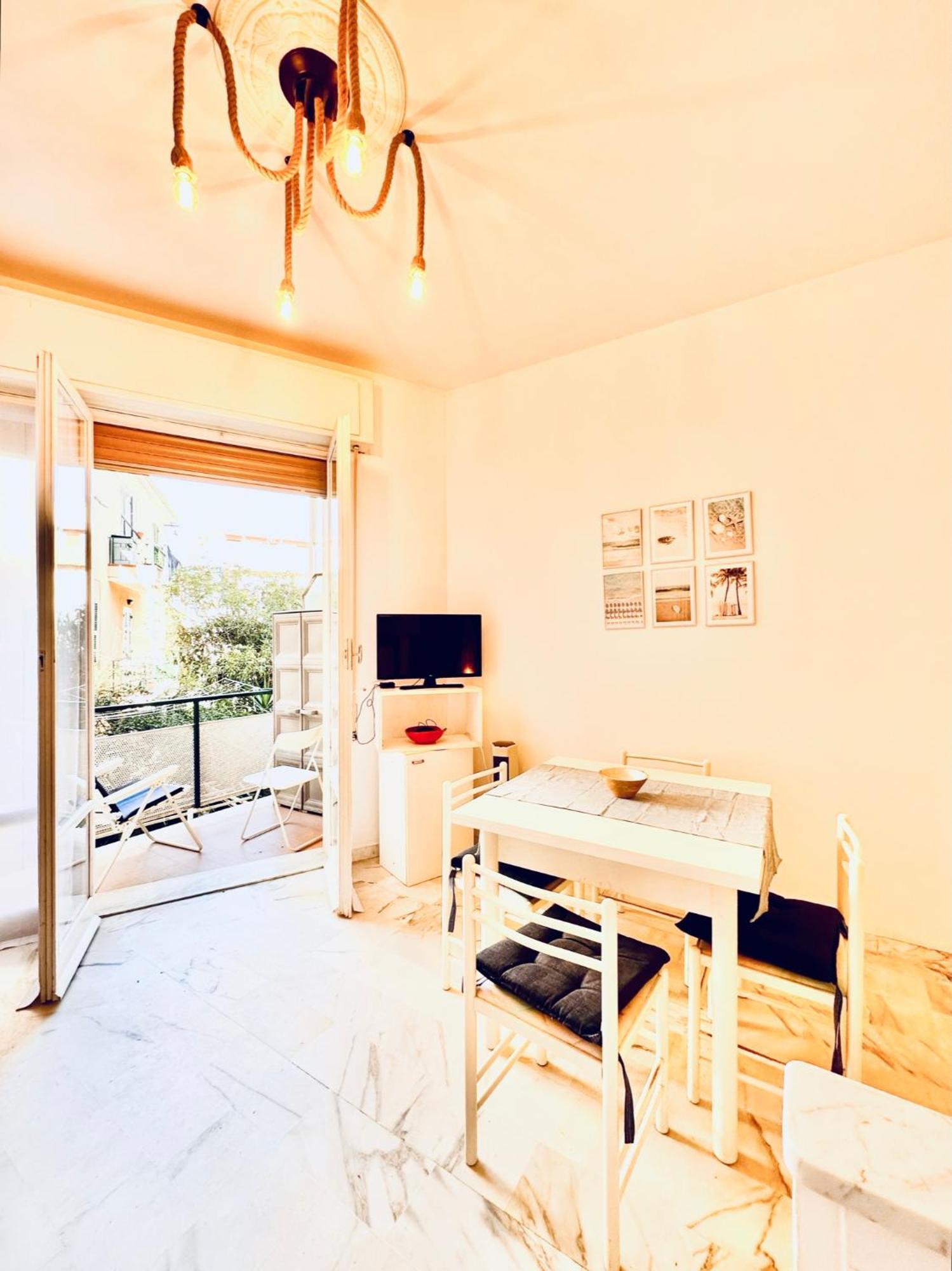 Apartamento Hostdomus - Cozy Corner Near The Sea Finale Ligure Exterior foto